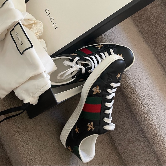 Gucci Bees Sneaker - Picture 1 of 4